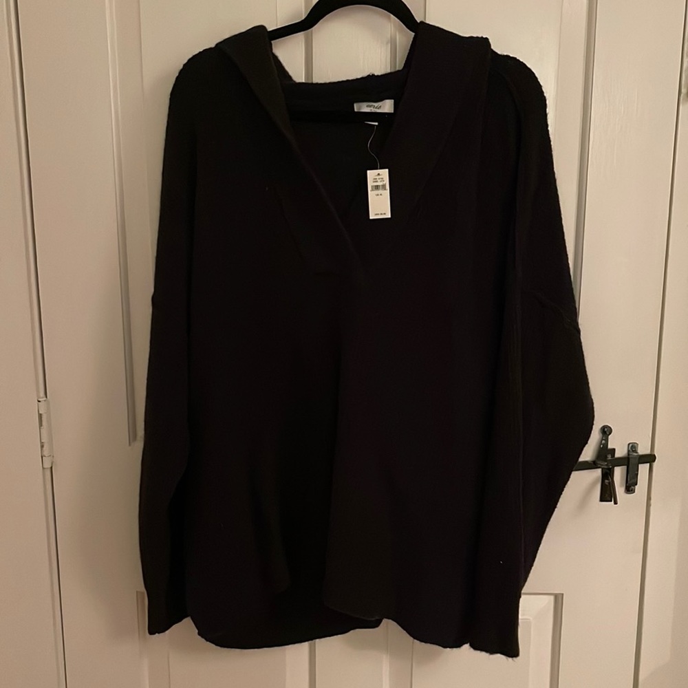 NWT Aerie V-neck hoodie sweater.  Size XL